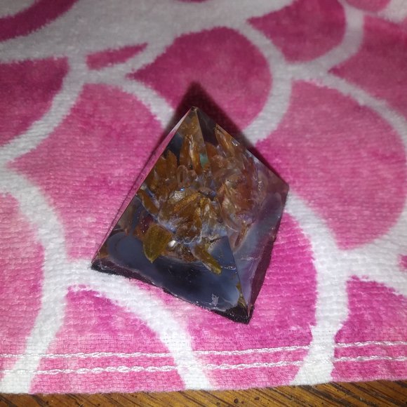 Resin Pyramids - Picture 6 of 8